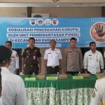 Tim Saber Pungli Polres Gresik saat sosialisasi tipikor di Desa Sumengko. Foto: Ist.