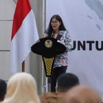 Kepala OJK Kediri, Ismirani Saputri, saat memberi sambutan di sebuah acara. Foto: Ist.