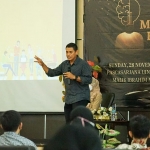 Wali Kota Kediri Abdullah Abu Bakar saat menjadi narasumber dalam acara "Meet The Expert" di Universitas Islam Negeri (UIN) Maulana Malik Ibrahim Malang. foto: ist.