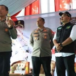 Kapolda Jatim Irjenpol Toni Harmanto memberikan apresiasi terhadap program pentul melikan saat kunjungan ke Ngawi.