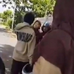 Tangkapan layar video yang viral di sosial media kasus bullying di SMAN 1 Panji Situbondo.