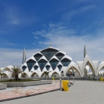 Masjid Raya Al Jabbar tampak dari luar. FOTO: AHMAD FUAD/BANGSAONLINE