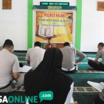 Kegiatan rutin tiap hari Selasa di Masjid Polres Ngawi. Anggota akan diajari membaca Alquran oleh takmir Masjid Jami