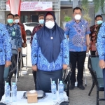 Sekda Gresik, Achmad Washil MR (paling kiri) bersama Bupati Fandi Akhmad Yani, dan Wabup Aminatun Habibah dalam suatu acara, beberapa waktu lalu. foto: SYUHUD/ BANGSAONLINE.com