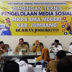 Suasana bimbingan teknis pengelolaan media sosial di SMAN Jogoroto, Jombang.