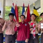 Anggota Pramuka SMAN 3 Sidoarjo saat sosialisasi aplikasi SEGAR Healthy Mobile App. Foto: Ist