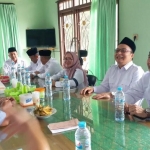 Ketua DPC Gerindra Gresik Asluchul Alif didampingi Sekretaris Nur Saidah dan jajaran pimpinan dan anggota Fraksi Gerindra DPRD Gresik saat bertemu Pengurus Yayasan Sunan Giri. Foto: SYUHUD/ BANGSAONLINE