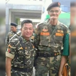 Almarhum Lie Tjin Kiong (kiri) yang berdarah Tionghoa saat tugas pengamanan bersama seorang Banser keturunan Belanda yang akrab disapa Londho. (foto: ist).