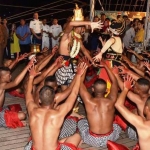 Salah satu penampilan tari tradisional di geladak KRI Bimasuci.