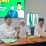 Plh Ketua DPC PKB Kabupaten Pasuruan, Sudiono Fauzan, saat memimpin rapat.