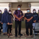 Para alumni SMK Plus NU Sidoarjo yang terlibat jadi relawan Covid-19.