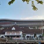 16 Kereta Api Jarak Jauh akan Berhenti di Stasiun Jatinegara Khusus 1 Mei 2023. Foto: Ist