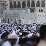 Salat jamaah Duhur di Masjid Al-Borj Jeddah.