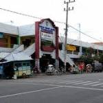 SUDAH TUA – Pasar Wage Tulungagung yang bakal direvitalisasi tahun ini. foto diambil Kamis (8/1/2015). foto: ferry wahyudi/BangsaOnline