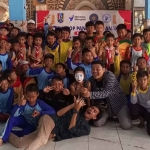 Foto bersama setelah workshop pantomim di Tuban.