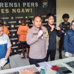 Kapolres Ngawi, AKBP Dwiasi Wiyatputera saat menggelar pers release hasil ungkap penyalah gunaan narkoba, Kamis (16/2/2023)