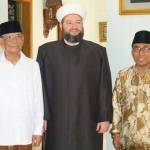 Dr KH A Hasyim Muzadi, Dr. Syeikh Salim Alwan Al-Husaini dan Dr KH Fadlolan Musyafak. foto: dokumentasi bangsaonline.com