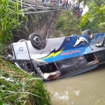 Kondisi bangkai bus sebelum dievakuasi.