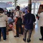 Tim Karang Taruna se-Kecamatan Kota (Kartar Kecakot) Kediri saat berada di daerah bencana untuk menyalurkan bantuan. Foto: Ist.