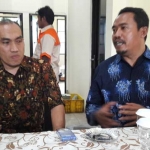 Ketua DPD Gapensi Jatim Agus Gendroyono, didampingi Ketua DPC Gapensi Gresik Rudi. foto: SYUHUD/ BANGSAONLINE