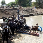 Penggerbekan galian C ilegal di Desa Bugasurkedaleman, Kecamatan Gudo, Kabupaten Jombang, Selasa (30/5/2017) lalu. foto: ROMZA/ BANGSAOLINE