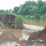 Tanggul sungai jebol. foto: ilustrasi