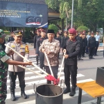 Pemusnahan barang bukti yang berlangsung di Lapas Ngawi.