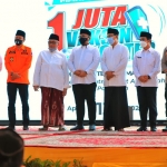 Luunching 1 juta vaksin booster di lingkungan Pondok Pesantren Bayt Al-Hikmah Kota Pasuruan, Rabu (13/04/2022).