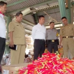 Polres Nganjuk melaksanakan sidak bersama Disperindag antisipasi kenaikan kebutuhan pokok jelang Ramadhan. foto: BAMBANG DJ/ BANGSAONLINE