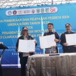 Ketua YBCMP, H. Rinto Harno (kiri), usai melakukan penandatanganan MoU. Foto: Ist