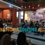 Relawan Bolone Mas Gibran di Tuban saat menggelar talk show. Foto: SUWANDI/BANGSAONLINE