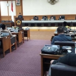 Paripurna PA Fraksi dan pengambilan keputusan APBD 2019. foto: SYUHUD/ BANGSAONLINE