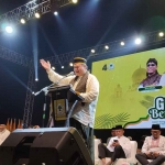 Airlangga Hartanto, dalam kegiatan ‘Golkar Bersholawat’ di Stadion Jalak Harupat, Bandung, Jawa Barat, Rabu (11/10/2023) malam. Foto: Kompas.com