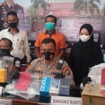 Kapolres Madiun Kota, AKBP Dewa Putu Eka Darmawan, saat memberi penjelasan kepada awak media ketika konferensi pers.