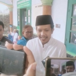 Syah Natanegara saat mengembalikan formulir pendaftaran Bacawabup Trenggalek.