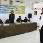 Bupati Sambari (berdiri kiri) saat membuka diklat Satpol PP. foto: SYUHUD/ BANGSAONLINE