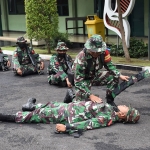 Suasana latihan perorangan dasar atau Latorsar yang digelar di lapangan apel Makorem 084/BJ.