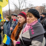 Wajah lesu  warga Ukraina. Mereka berkabung atas insiden bom di wilayah Kharkiv. Foto: AFP/mediaindonesia.com