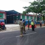 Penyekatan di arah Suramadu sisi Madura, Senin (7/6/2021). (foto: ist)