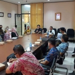 Suasana FGD tentang isu strategis penanggulangan banjir kali lamong yang digelar Bappeda Gresik. Foto: Ist