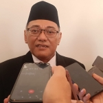 
Ketua Bawaslu Kota Kediri, Yudi Agung Nugroho, saat memberi keterangan kepada awak media.