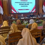 Plt Kepala Dikbud Kota Mojokerto Ruby Hartoyo saat memberikan sambutan dalam sosialisasi PPDB online tahun 2024.