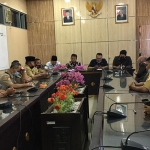 Suasana rapat dengar pendapat di Komisi A DPRD Jember, Senin (3/5/2021). (foto: ist)