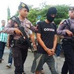 Tersangka pemerkosa adik ipar ketika akan disidik oleh polisi.