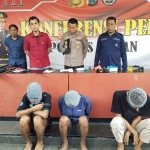 Polres Tuban saat menggelar jumpa pers atas kasus penganiayaan terhadap anak dibawah umur, Rabu (1/3/2023)