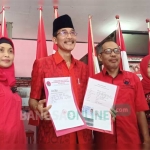 Sugeng Praptono saat mendaftarkan diri sebagai kandidat calon Wawali Kota Blitar. foto: AKINA/ BANGSAONLINE