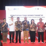 Wamenkumham, Edward Omar Sharif Hiariej, saat menutup Temu Bisnis Tahap VI di Jakarta International Expo.
