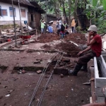 Salah satu RTLH yang sedang dibangun.