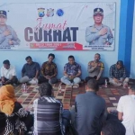 Suasana Jumat Curhat bersama pedagang di Kantor Perumda Pasar Lamongan.