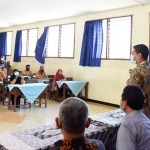 Wali Kota Kediri Abdullah Abu Bakar saat memberi arahan di salah satu sekolah ddi Kota Kediri. foto: Ist.